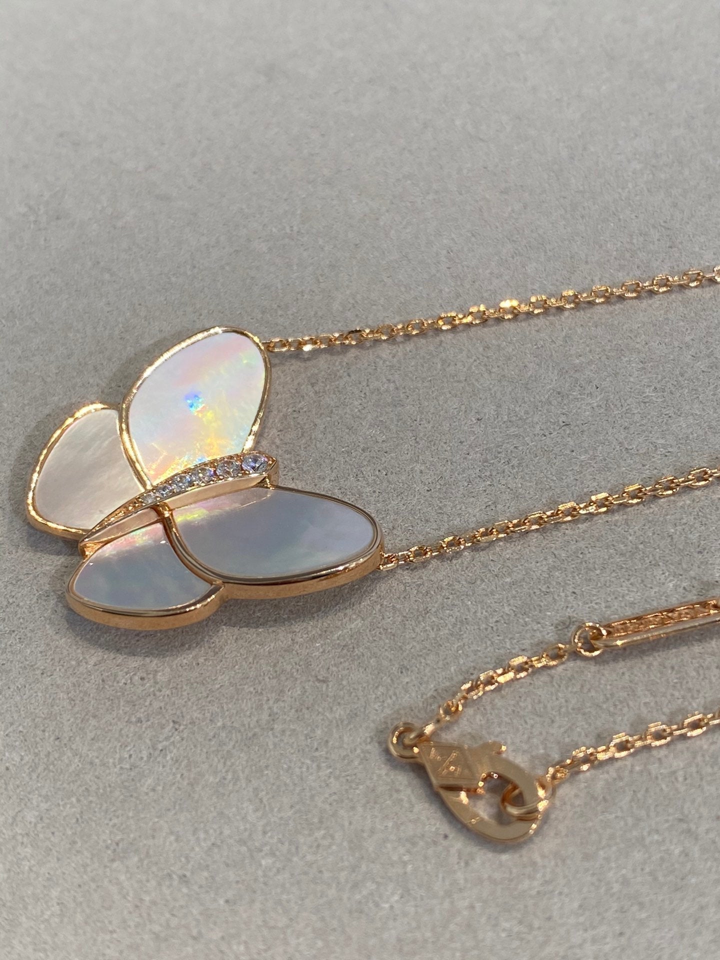 VCA BUTTERFLY GOLD MOP DIAMOND NECKLACE