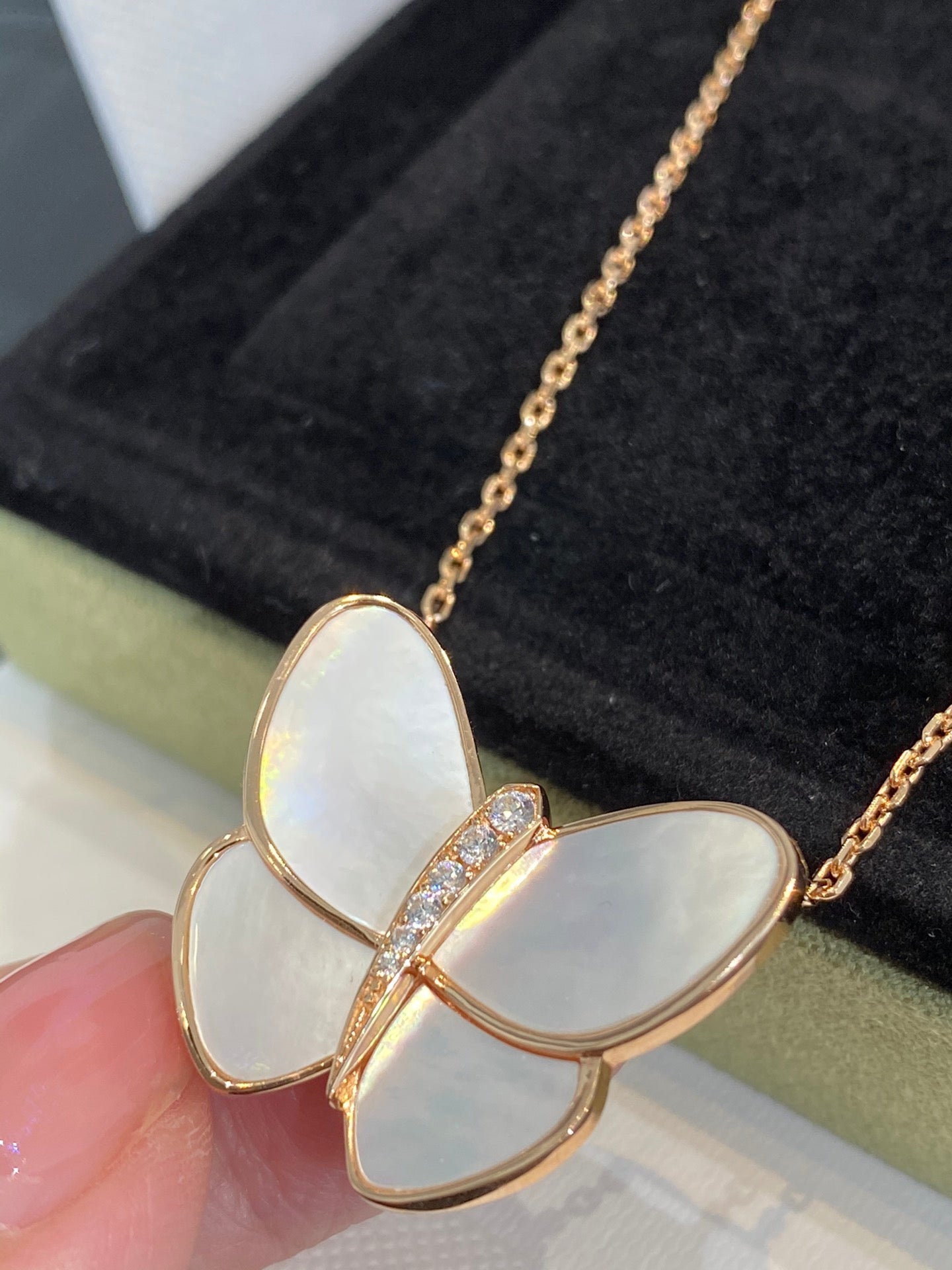 VCA BUTTERFLY GOLD MOP DIAMOND NECKLACE