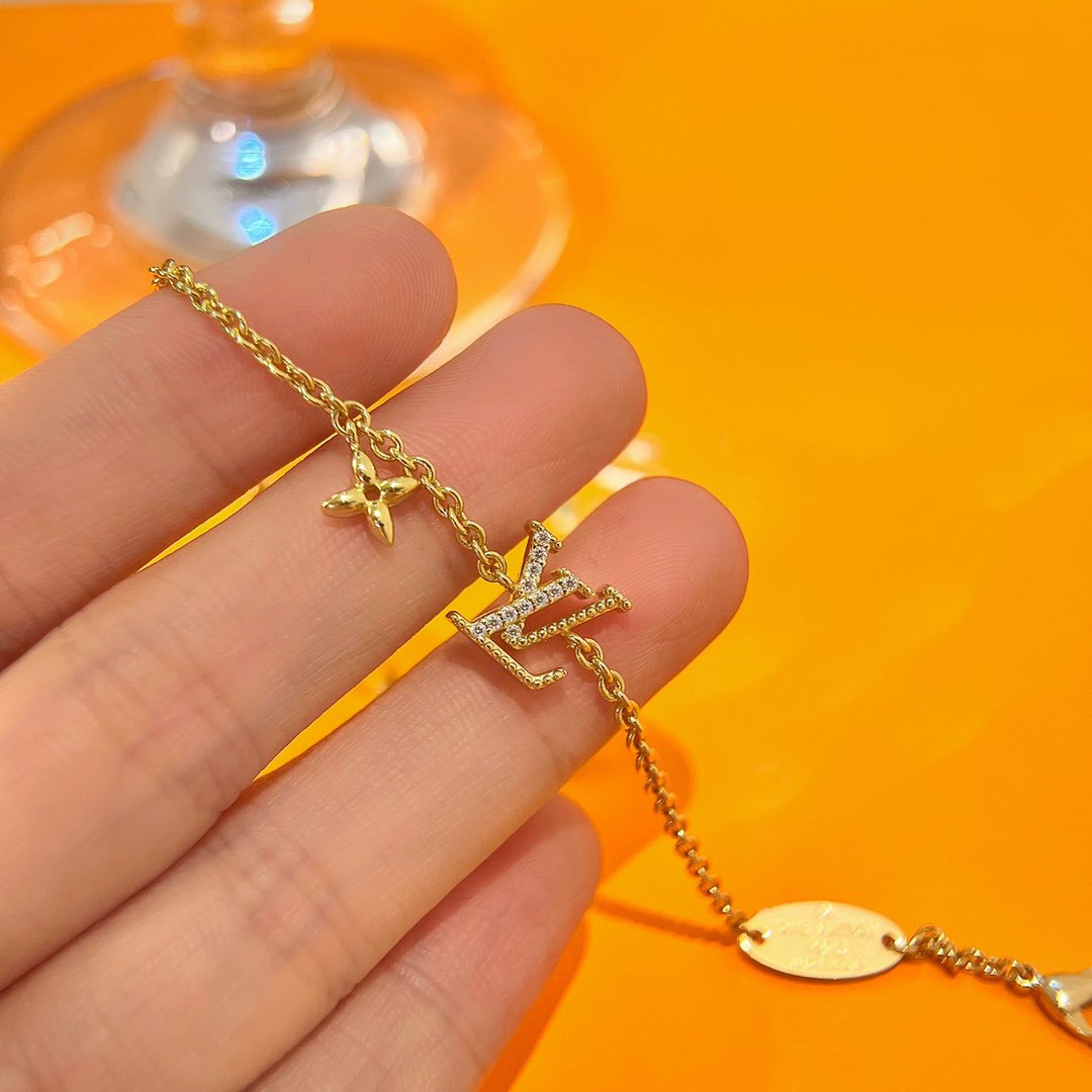 LOUIS VUITTON LOGO STAR MOTIF GOLD BRACELET