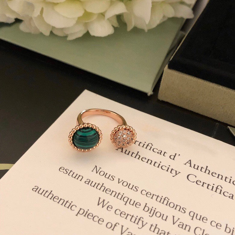 VCA PERLEE COULEURS DIAMOND ROSE GOLD BETWEEN THE FINGER RING